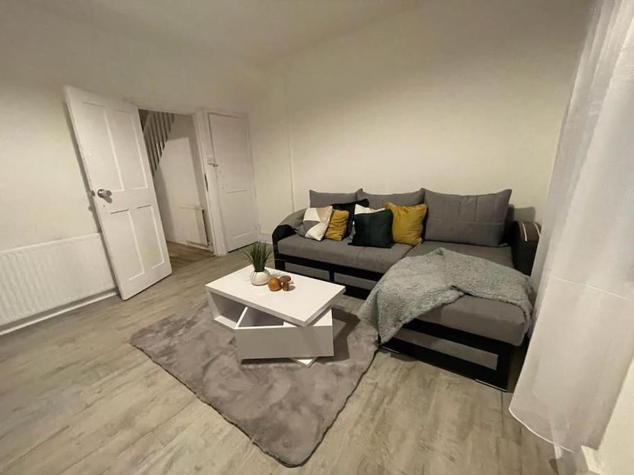 Comfy 2 Bedroom On Tower Bridge لندن المظهر الخارجي الصورة