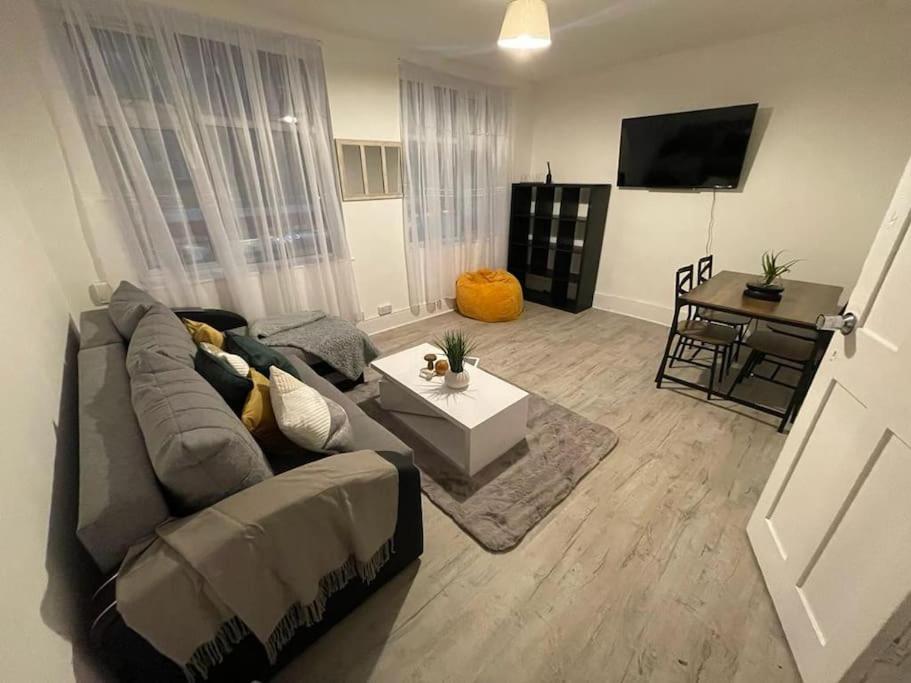 Comfy 2 Bedroom On Tower Bridge لندن المظهر الخارجي الصورة