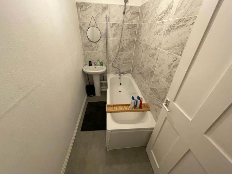 Comfy 2 Bedroom On Tower Bridge لندن المظهر الخارجي الصورة