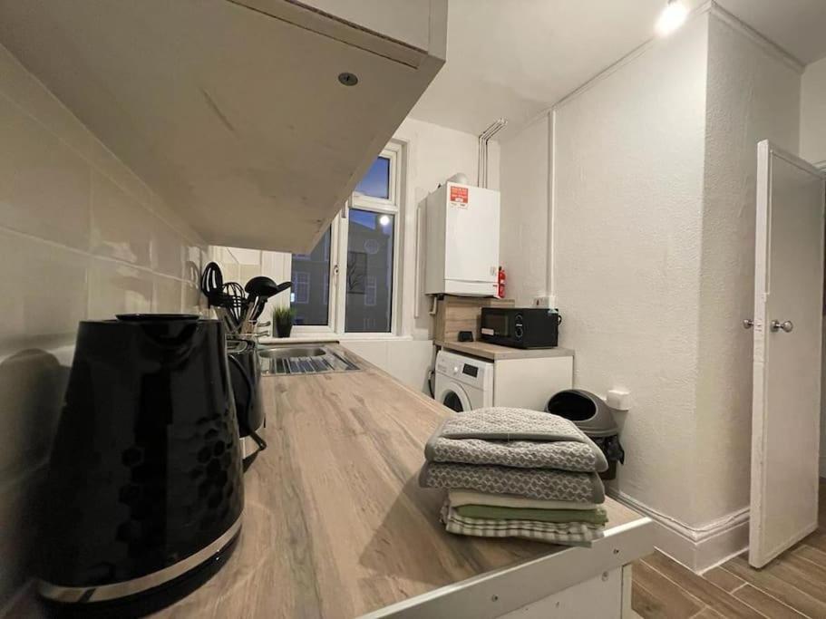 Comfy 2 Bedroom On Tower Bridge لندن المظهر الخارجي الصورة