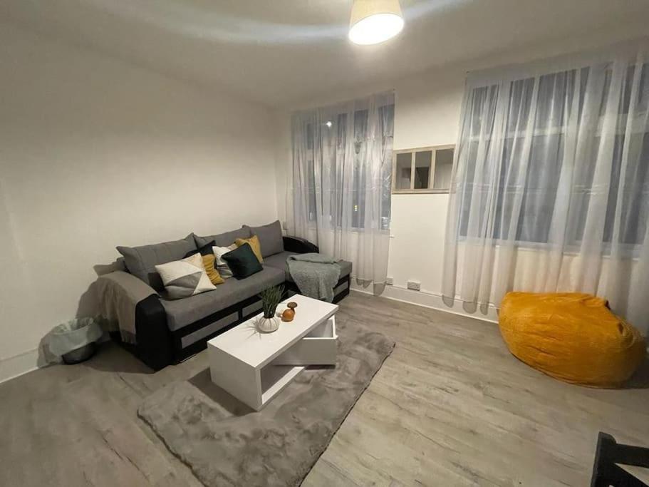 Comfy 2 Bedroom On Tower Bridge لندن المظهر الخارجي الصورة