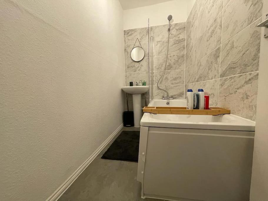 Comfy 2 Bedroom On Tower Bridge لندن المظهر الخارجي الصورة